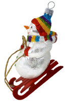 Schneemann auf Schlitten