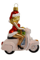 Ms. Santa auf Motorroller rosa