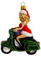 Die Ms. Santa auf dem Motorroller wurde zu einem Symbol...